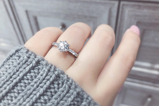 cincin pernikahan berlian mewah