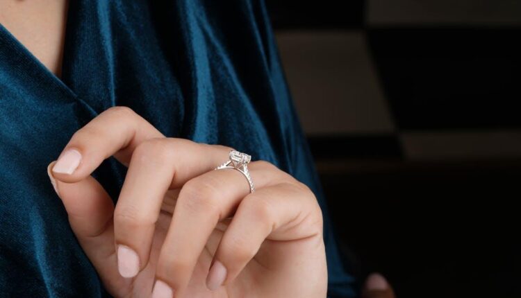 cincin solitaire berlian