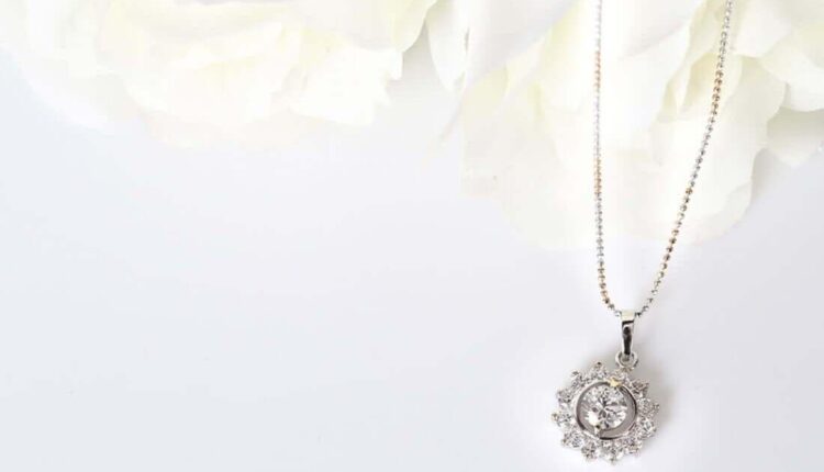 liontin berlian terjangkau